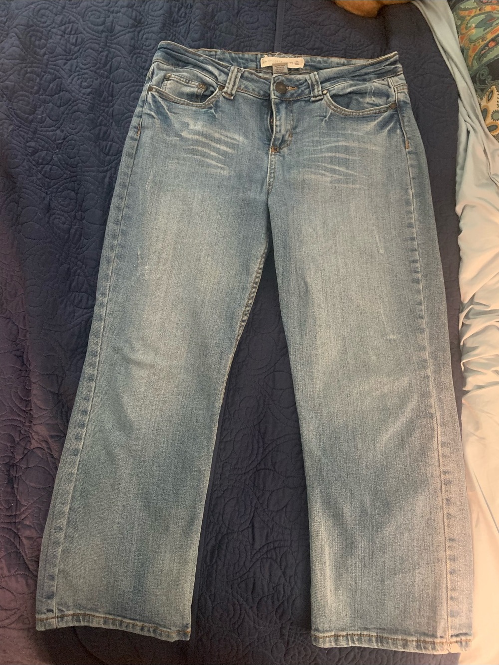 Light Wash Women's Cropped Jeans - Blue